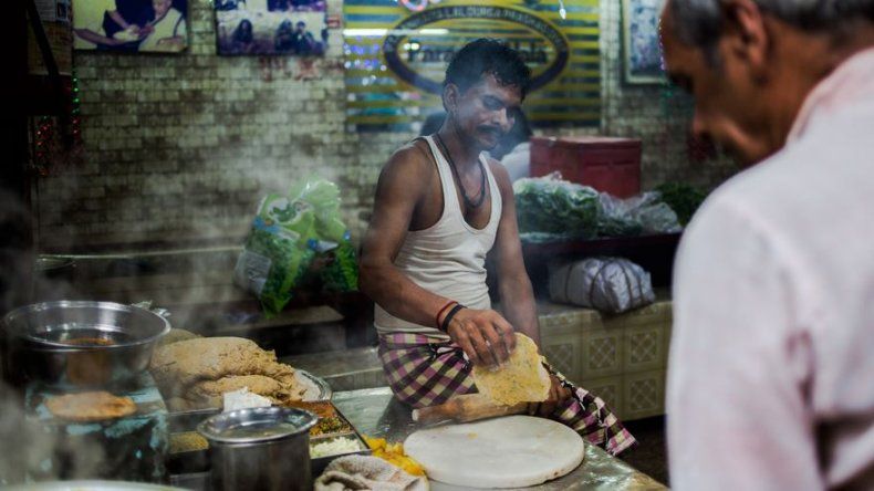 India: Ola de calor hace que gobierno prohíba cocinar de día