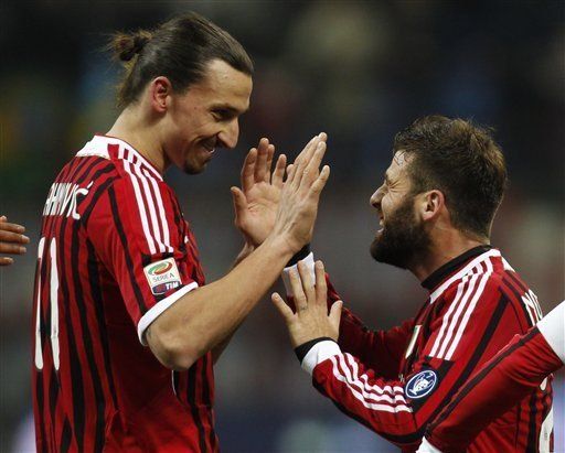 Italia: Milan gana y sigue a Juventus, termina racha del Inter