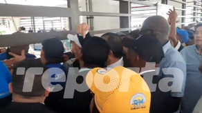 Enfrentamientos entre simpatizantes de Zulay Rodríguez y Omar Ortega.