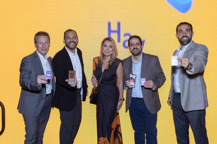 La billetera digital tiene la opción de ser acompañada por una tarjeta física Mastercardcon aceptación en más de 90 millones de comercios a nivel mundial.