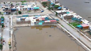 Un hotel se desploma en un río tras lluvias e inundaciones en sierra de Perú