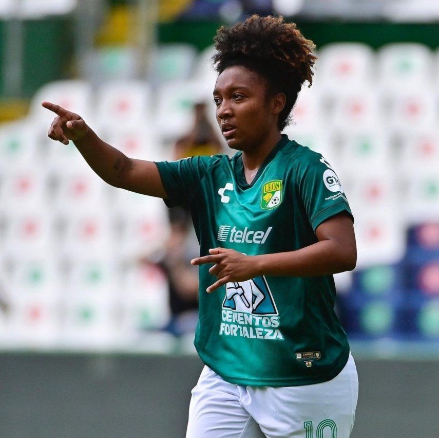 Marta Cox debuta en goleada del Club León de México