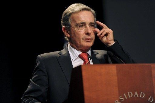 Uribe critica derroche de Santos en Cumbre de las Américas