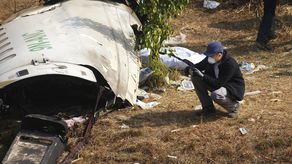 Nepal: protestan lentitud de entrega de víctimas de avión