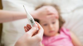 ¿Fiebre repentina en los niños? ¿Qué hacer y cómo evitar que suba?