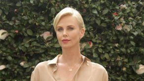 Charlize Theron y Keanu Reeves peleaban a diario en el gimnasio