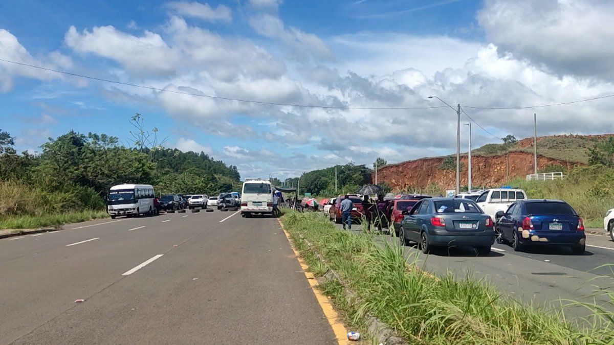 Sexta semana de manifestaciones en contra de la minería Sexta semana de manifestaciones en contra de la minería