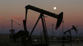 El mundo produce 100 millones de barriles de petróleo al día