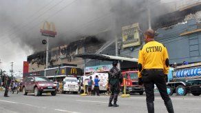 Al menos 37 muertos en incendio en un centro comercial del sur de Filipinas
