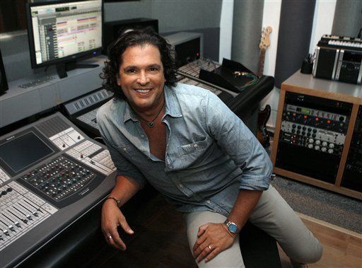 Vuelve Carlos Vives, a dúo con Michel Teló, en el CD Corazón profundo