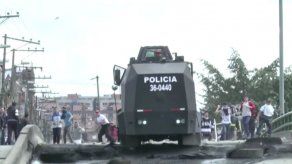 Policía y camioneros chocan en Bogotá