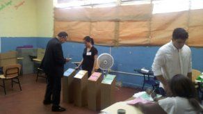 Monseñor Ulloa da el ejemplo ejerciendo su voto