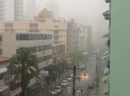 Fuerte lluvia en varios sectores de ciudad Capital