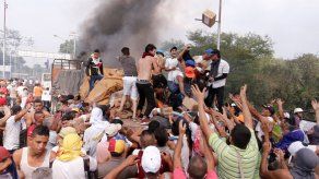 Disturbios sacuden a Venezuela en intento de ingreso de ayuda internacional
