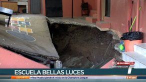 Docentes se sienten preocupados por socavón provocado por las lluvias en escuela de Mano de Piedra