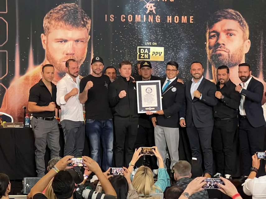 Canelo Álvarez y sus hermanos ganan Récord Guinness.