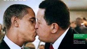 Chávez se mofa de comercial que lo muestra besando a Obama