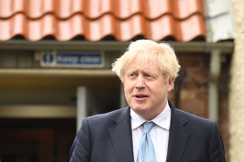 El primer ministro Johnson ensalzó la labor del diputado por ayudar a mujeres que sufren de endometriosis