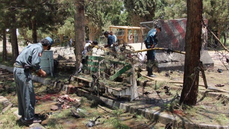 Cerca de 30 muertos en un atentado con coche bomba en Afganistán