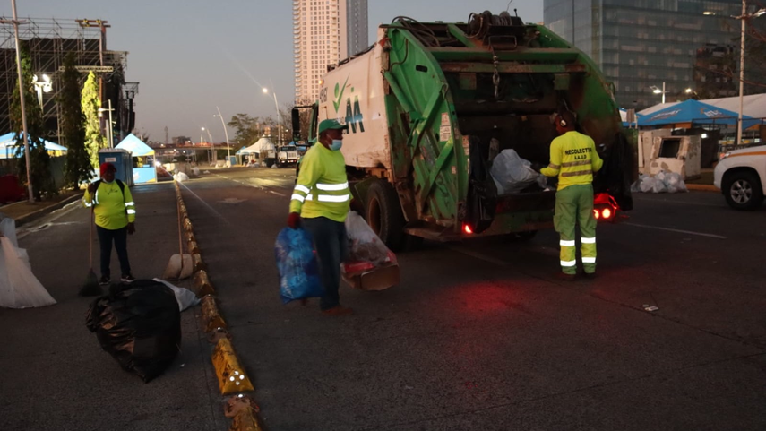 Autoridad de Aseo recoge 30 toneladas de basura en la cinta costera