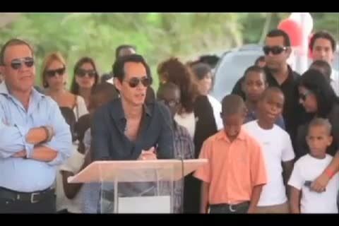 Marc Anthony, súper emocionado, inicia construcción de orfanato