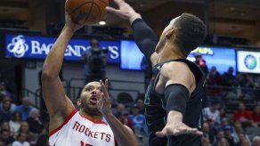 Rockets no echan de menos a Harden en Dallas