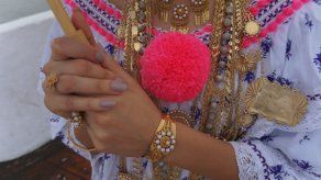 Presentan libro de uno de los mejores y más costosos vestuarios típicos del mundo