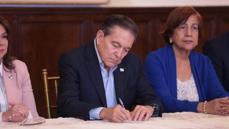 Gobierno efectúa pago de B/.15 millones a educadores en concepto de vigencias expiradas