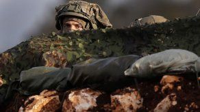 Israel instala alambre de púas en frontera con Líbano