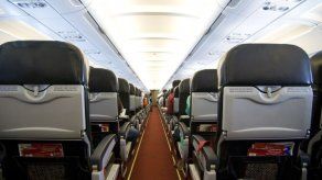 Niña evade seguridad en Ginebra y aborda un avión