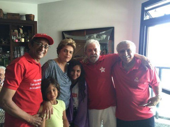 Rousseff visita a Lula un día después del interrogatorio al expresidente