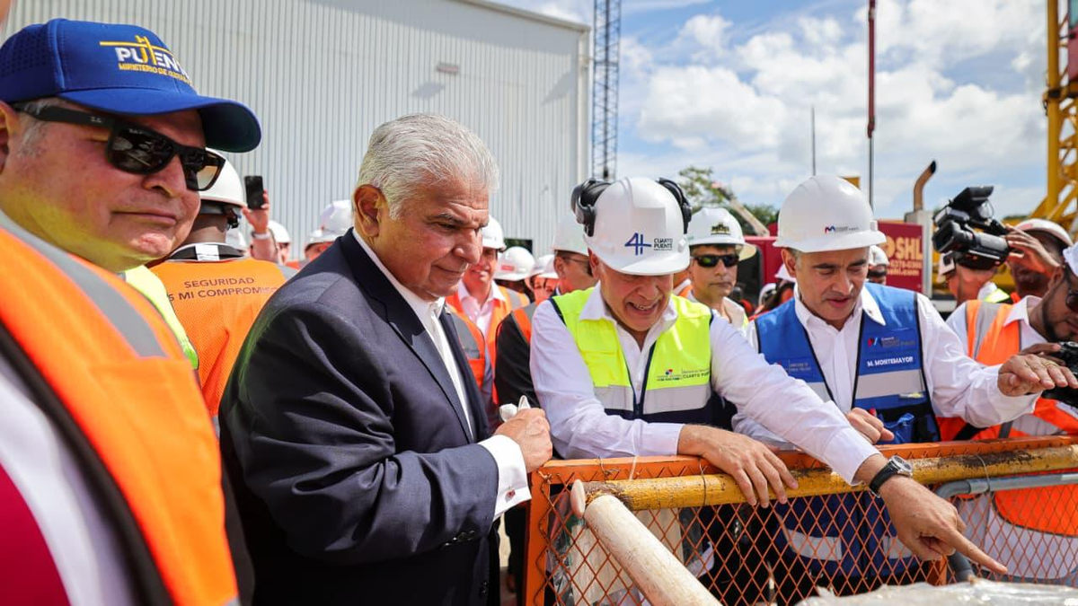 Presidente Mulino inspecciona trabajos del cuarto puente Presidente Mulino inspecciona trabajos del cuarto puente