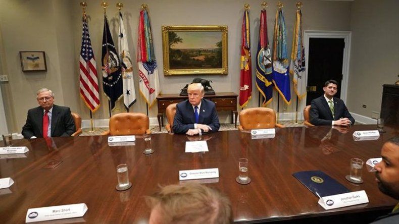 Trump y los demócratas ahondan su brecha en plena cuenta atrás presupuestaria