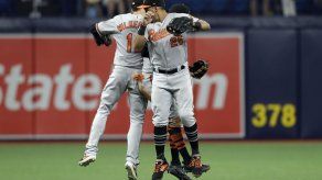 Orioles se imponen a Rays en 1er duelo de doble cartelera