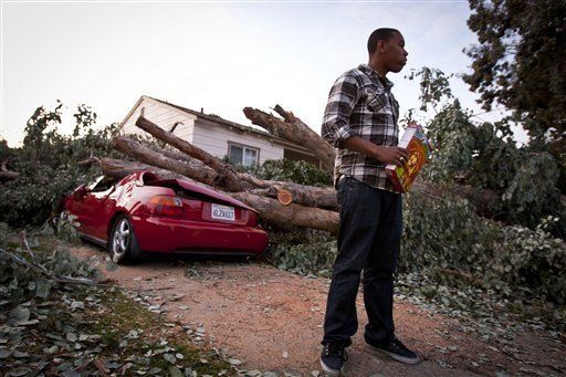Ventarrones en California dejan a 26,000 sin electricidad
