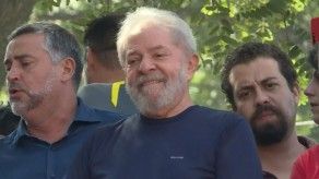 Lula anuncia ante miles que cumplirá orden de prisión