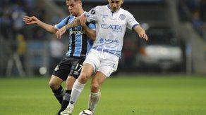 Gremio remonta y clasifica a los cuartos de final