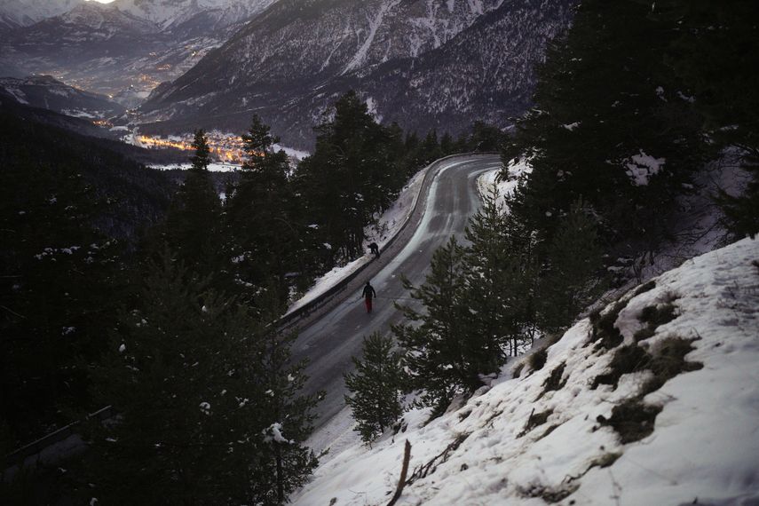 Los trabajadores humanitarios temen que los afganos más acostumbrados a las montañas y los peligros del invierno estén tomando rutas más peligrosas por la nieve que los migrantes de climas más cálidos.