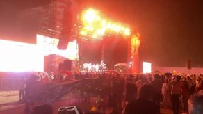 ¡Impactante! Escenario se cae durante concierto y ya lleva 9 muertos