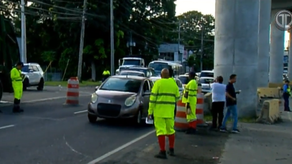 Milla 8, Las Cumbres: Trabajadores de Revisalud cierran vía