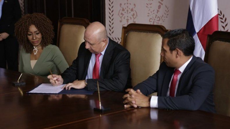 Ministro de Gobierno juramenta a 12 de los gobernadores designados por Cortizo