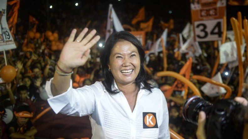 Fujimori favorita en Perú; derechista Kuczynski e izquierista Mendoza corren detrás