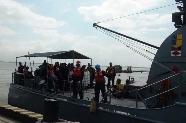 Armada colombiana rescata a 16 cubanos indocumentados en el Caribe