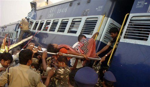 Choque de trenes en la India deja 25 muertos