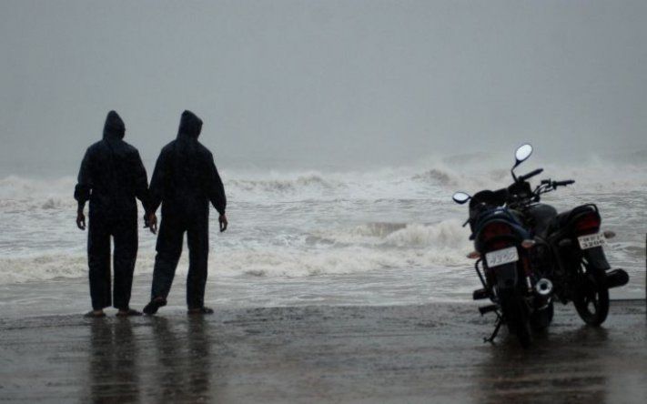 Ciclón Phailin azota el este de India