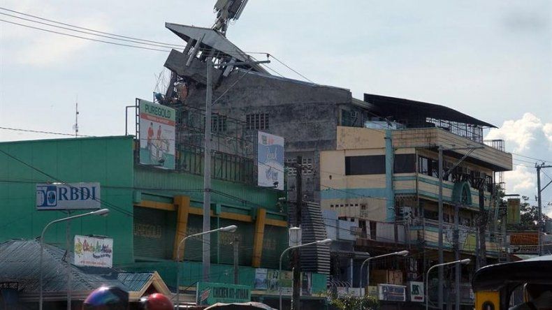 Ocho muertos y dos desaparecidos por terremoto de 6,6 en sur de Filipinas