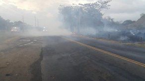 Reportan incendio de herbazal en vía hacia Cárdenas