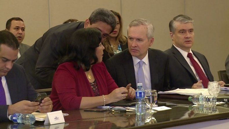 En medio de advertencia de huelga, inicia reunión interministerial con gremios magisteriales