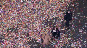 Multitudes reciben 2016 con una fiesta en Times Square
