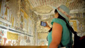 Egipto presenta tumbas restauradas de sacerdote y escribano cerca de Luxor